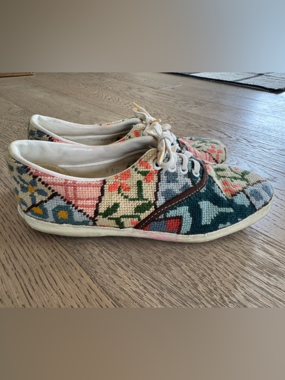 VINTAGE Vans Made In USA Needlepoint Floral Canvas Shoes - Authentic - Rare